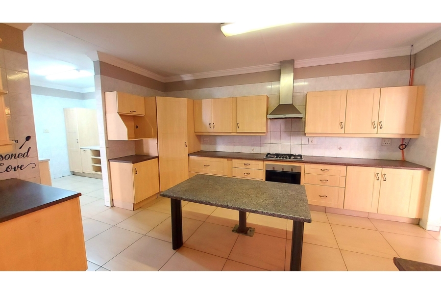 6 Bedroom Property for Sale in Ifafi North West